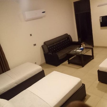 Al-Fateh Hotel لاهور المظهر الخارجي الصورة
