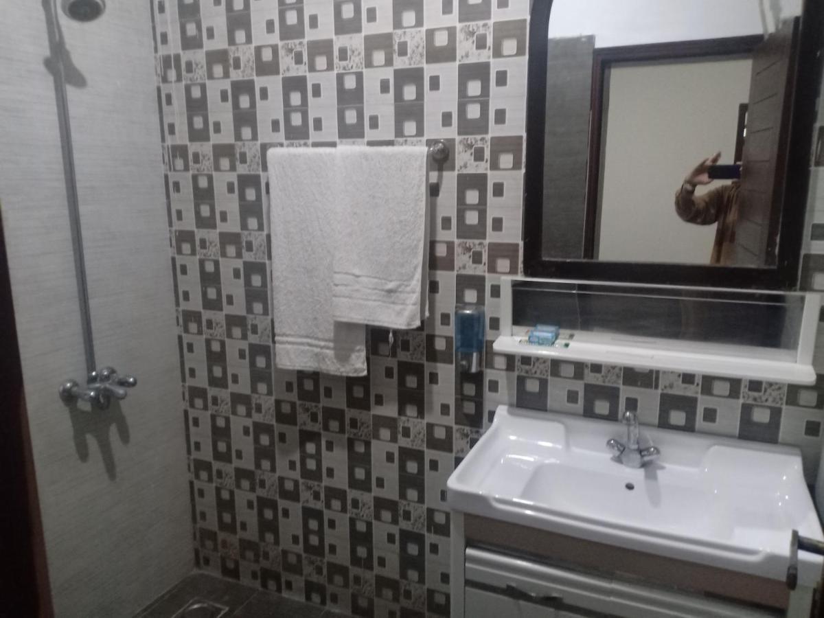 Al-Fateh Hotel لاهور المظهر الخارجي الصورة