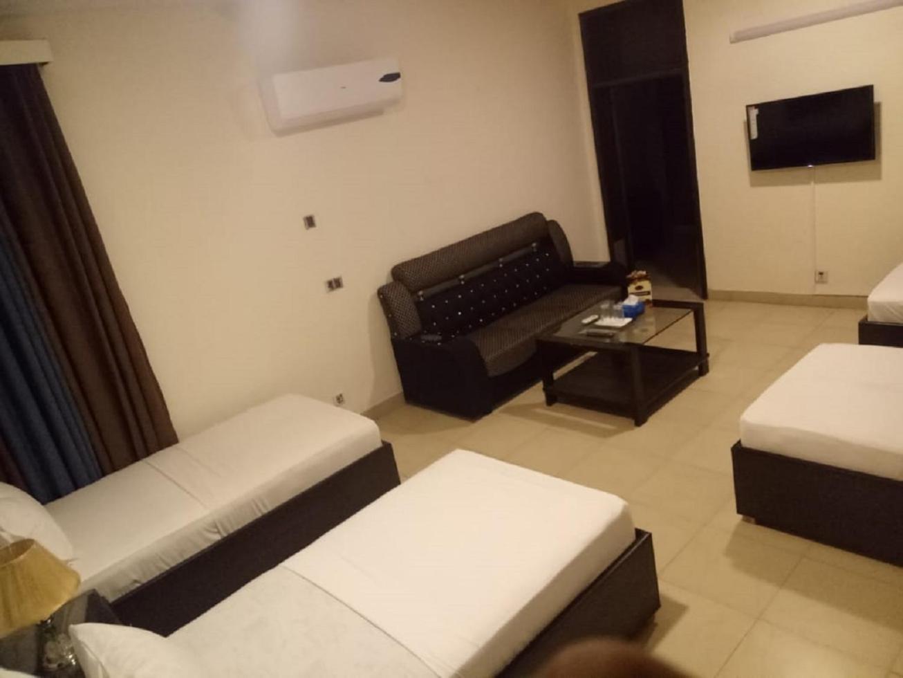 Al-Fateh Hotel لاهور المظهر الخارجي الصورة