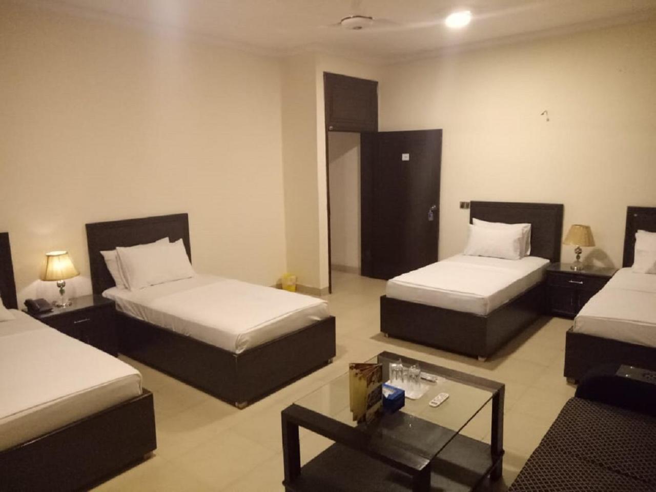 Al-Fateh Hotel لاهور المظهر الخارجي الصورة