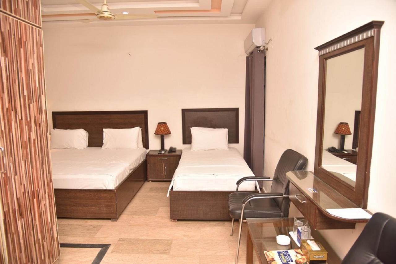 Al-Fateh Hotel لاهور المظهر الخارجي الصورة